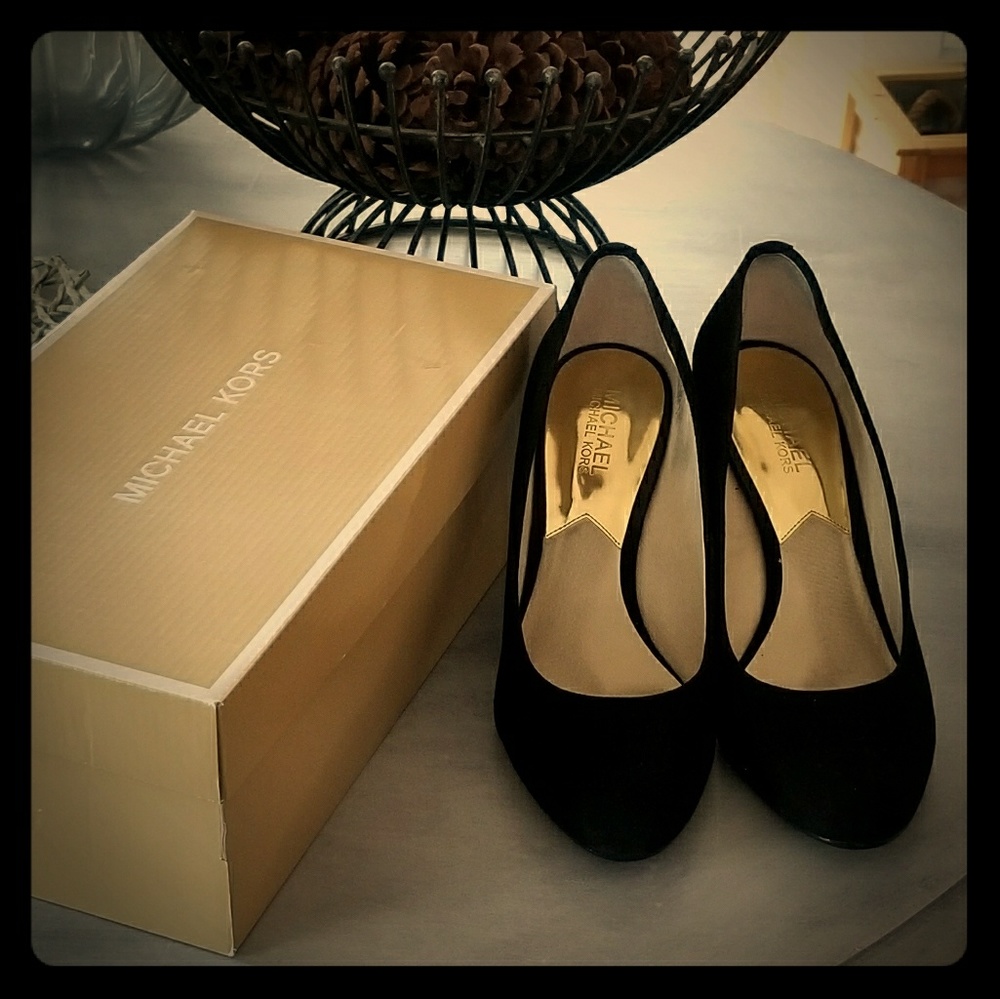 Michael Kors Suede Pumps